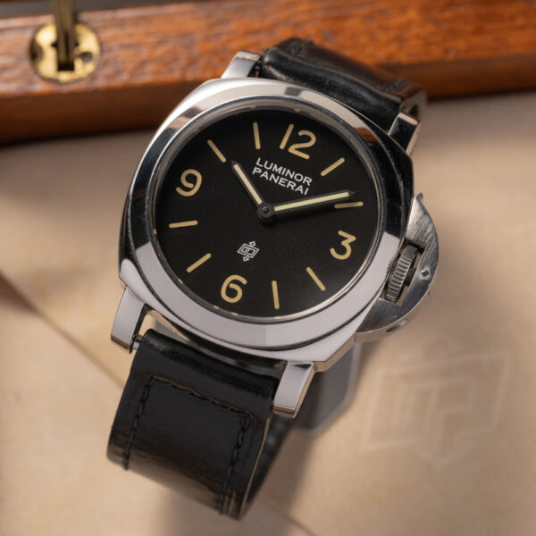 Panerai_Luminor_Logo_5218_201:A_Watch_Insanity_Pre_Loved_03