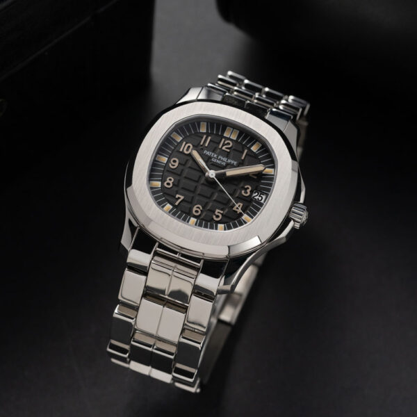 Patek_Philippe_Aquanaut_5066_Watch_Insanity_Pre_Loved_03